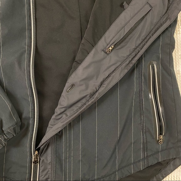 Lululemon Athletica Reflective Running Jacket with Asymmetrical Zipper - Picture 4 of 11
